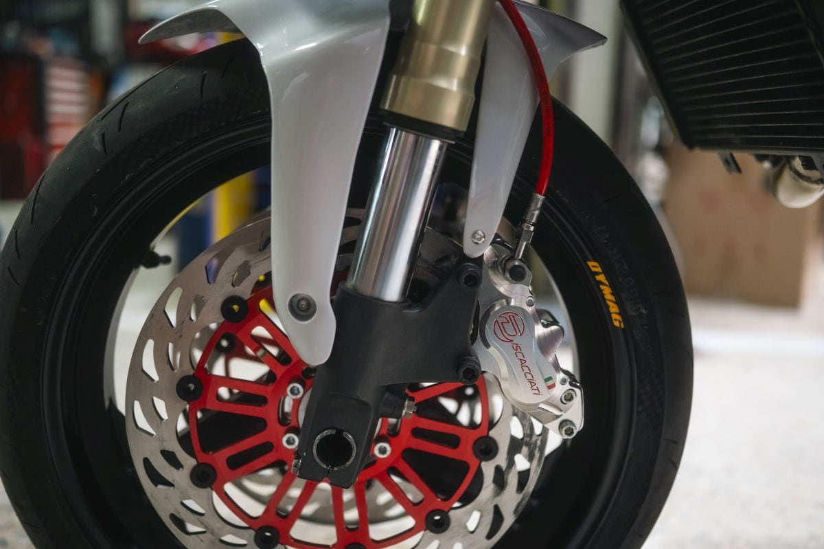 La riconoscete? E' una Royal Enfield Guerrilla 450!